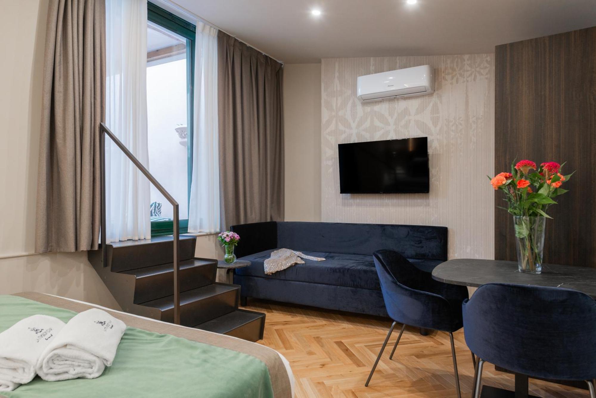 H77 - Maison D'art Collection Apartahotel